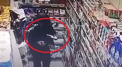 Binəqədidə marketə bıçaqla basqın edib kosmetik məhsulları taladılar – ANBAAN VİDEO