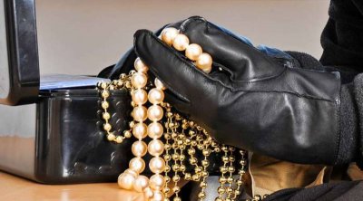 Mağazalardan qızıl və saat oğurlayan şəxslər TUTULDU