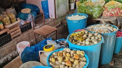 Bazarlarda mənşəyi məlum olmayan turşular satılırmış – FOTO