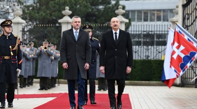 İlham Əliyevin Bratislavada rəsmi qarşılanma mərasimi oldu - FOTO