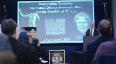 ABŞ Türkiyədən qaçaq yolu ilə çıxarılan 41 tarixi artefaktı geri qaytardı - FOTO