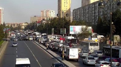 Yol Polisi tıxacı belə aradan qaldırdı – VİDEO