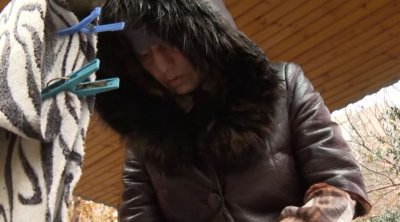 3 aydır küçədə yaşayan qadın: "Həyat yoldaşım və bacım evin açarını əlimdən alıblar" - VİDEO