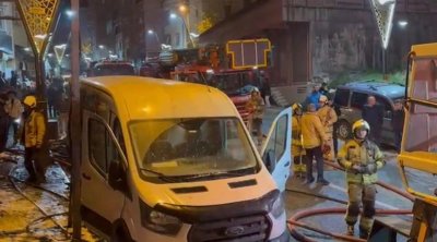 İstanbulda ikimərtəbəli binada yanğın - 3 uşaq öldü - VİDEO