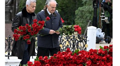 Vaqif Axundov Fəxri xiyabanı ziyarət edib — FOTO