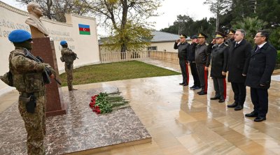 Zakir Həsənov özbəkistanlı generallarla komando hərbi hissəsində olub - FOTO