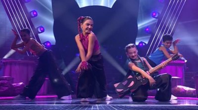 Təmsilçimiz səhnəyə çıxdı - VİDEO