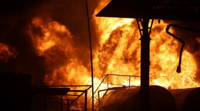 Rusiyaya yüzlərlə dron və raketlərlə zərbə endirildi - Neft bazaları yanır - FOTO/VİDEO