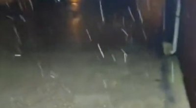 Bakıya yağan sulu qarın görüntüləri - VİDEO