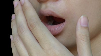 Ağız qoxusundan qurtulmağın 4 təbii ÜSULU