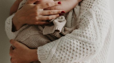 33 yaşlı qadın 18 yaşlı oğlandan uşaq DOĞDU - Efirdə QALMAQAL - VİDEO