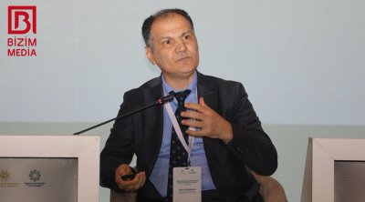 Alim: “Müasir dövrün xurafatı “kainatdan istəmək”dir”