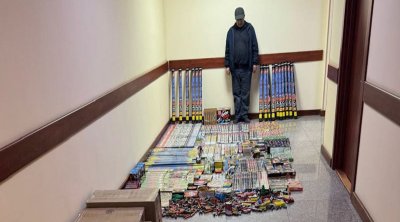 Bakıdakı ticarət mərkəzində pirotexniki vasitələr satılan anbar aşkarlanıb – VİDEO