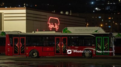 "Bir manat veririk, ayaq üstə gedirik" - Sərnişinlər avtobus çatışmazlığından gileylənirlər - VİDEO