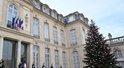 Makronun sarayında minlərlə avroluq qarət - Oğurlayıb hərraca çıxardılar