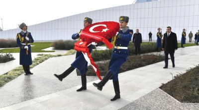 Cevdet Yılmaz Zəfər parkında &ndash; FOTO