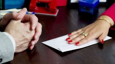 Daha bir &ldquo;işə düzəltmək&rdquo; fırıldağı - Qadın TUTULDU