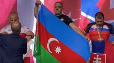 Prezident Fred Asifin oğlunu təltif etdi &ndash; FOTO