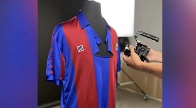 Maradonanın cırılmış forması rekord məbləğə satıldı - FOTO