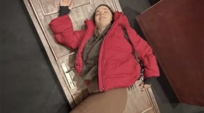 Tamaşa zamanı başına qapı düşdü &ndash; FOTO