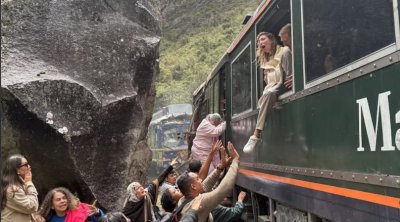 Peruda dəhşətli qatar QƏZASI &ndash; Ölən və yaralananlar var &ndash; VİDEO