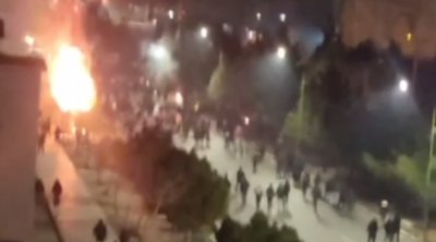 İranda GƏRGİNLİK ARTIR - Etirazçılar SEPAH-a məxsus texnikaları yandırdılar – VİDEO