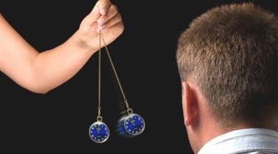 Bu göz rənginə sahib insanları hipnoz etmək MÜMKÜN DEYİL