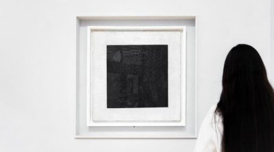 Bu rəsm əsərinə uzun müddət baxan adam PARALEL dünyaya keçir