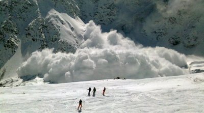 İtaliyada qar uçqunu iki nəfərin ölümünə səbəb oldu