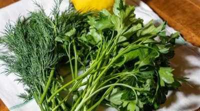 Təzyiqi salır, qanı duruldur: həkimlərin tövsiyə etdiyi sadə göyərti