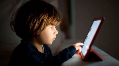 Uşaqlar gündə neçə saat telefona baxa bilərlər? – VİDEO