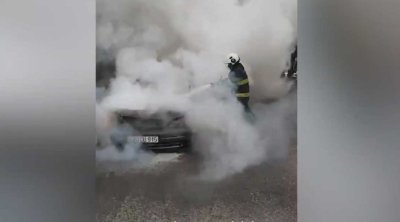 Bakıda avtomobil yandı – VİDEO