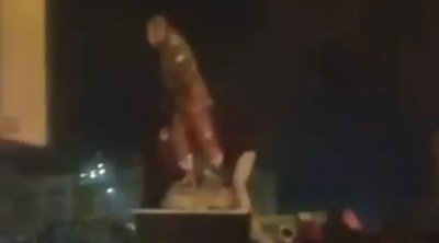 Tehranda etirazçılar Qasım Süleymaninin portretini YANDIRDILAR - VİDEO