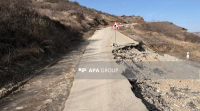 Şamaxı&ndash;Qonaqkənd avtomobil yolunda torpaq sürüşməsi - FOTO