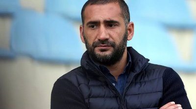 Keçmiş futbolçu Ümit Karan hava limanında saxlanıldı