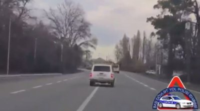 Bakı&ndash;Şamaxı&ndash;Yevlax yolunda avtoxuliqanlıq edən sərxoş sürücü tutuldu &ndash; VİDEO