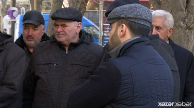 İllərdir sökülən evlərinin əvəzində yeni mənzillərini ala bilmirlər - VİDEO