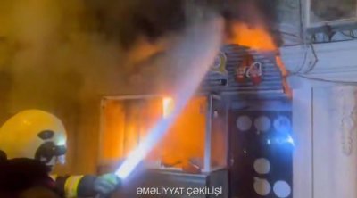 Bakıda dönərxana yanır - VİDEO