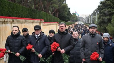 MEDİA nümayəndələri Şəhidlər xiyabanını ziyarət ediblər &ndash; FOTO