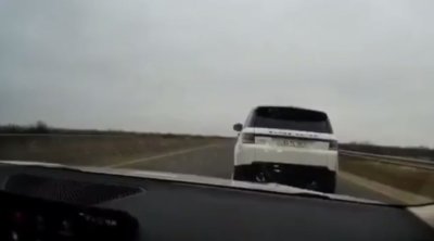 &ldquo;Range Rover&rdquo;lə təhlükəli manevr edən sürücü belə saxlanıldı &ndash; ANBAAN VİDEO