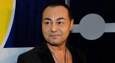 Serdar Ortaç səhnədə yıxıldı - VİDEO