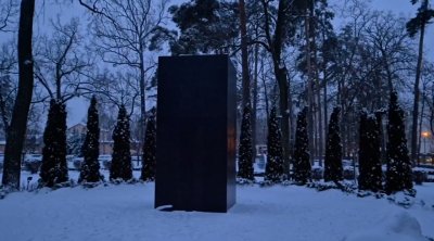 Zərifə Əliyevanın İrpendəki abidəsi hava zərbələrindən qorunması üçün xüsusi vasitələrlə üzlənib &ndash; FOTO/VİDEO