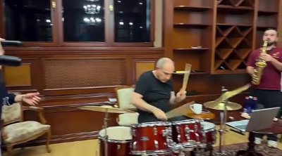 Paşinyanın musiqi qrupu yanvarın 30-da KONSERT VERƏCƏK - VİDEO