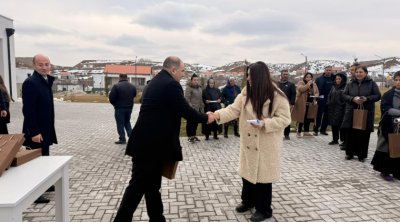 Horovlu kəndində daha 20 ailəyə evlərinin açarları təqdim olundu - FOTO