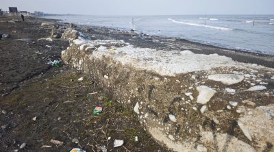Lənkəranda Xəzər dənizi geri çəkildi – Görün suyun altından nə çıxdı?