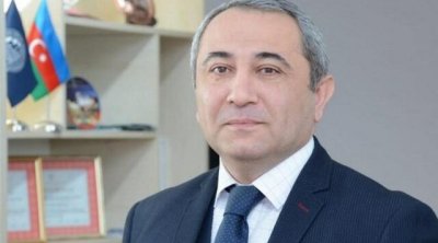 Özü 20 min, sıravi əməkdaşları isə 500-600 manat maaş...