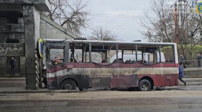 Rusiya Xersonda sərnişin avtobusunu atəşə tutdu: Ölən və yaralılar var &ndash; VİDEO