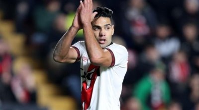 Sabiq "Qalatasaray"lının heykəli ucaldıldı - FOTO