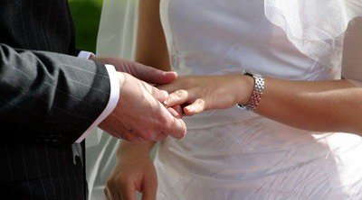 Qeyri-adi nikahlar: Azərbaycanda 59 yaşlı kişi 19 yaşlı qızla evləndi