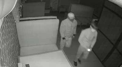 Bakıda kafedən oğurluq edənlər kameraya düşdü &ndash; ANBAAN VİDEO